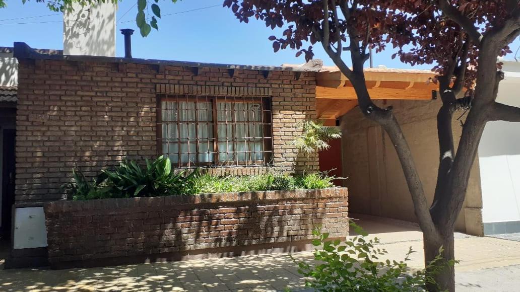 Casa Confortable - Parque Central - Estacionamiento, Patio, 3 Banos, 5 Habitaciones - La Cieneguita Exterior foto