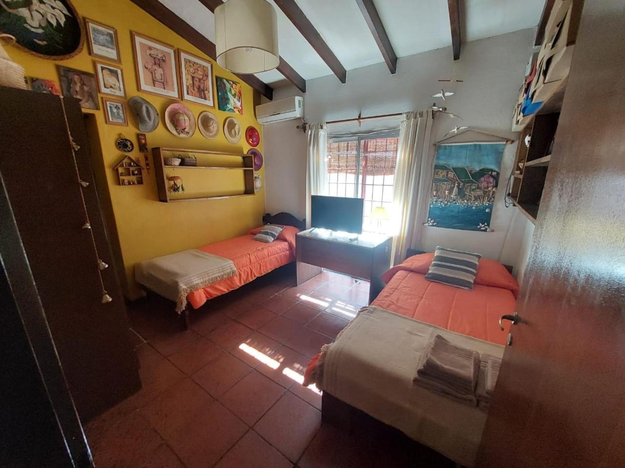 Casa Confortable - Parque Central - Estacionamiento, Patio, 3 Banos, 5 Habitaciones - La Cieneguita Exterior foto